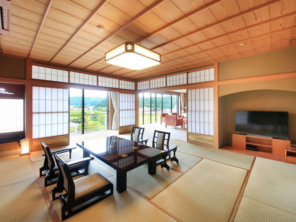Hotel Yamashiro Onsen Miyabi No Yado Kaga Hyakumangoku Exteriér fotografie